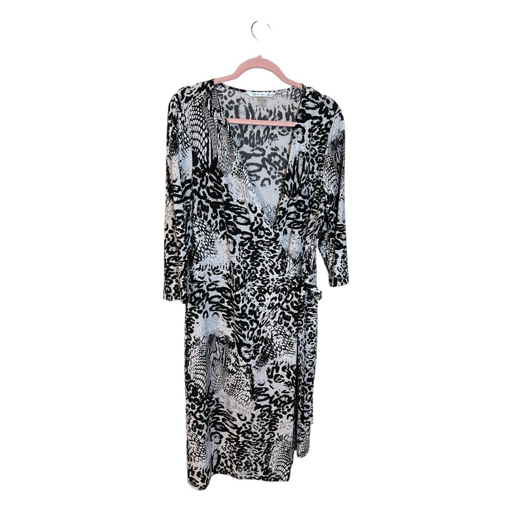 A Nygard dress in animal print. In a size extra large